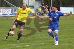 Kreisliga - Saison 2022/2023 - TSV Oberhaunstadt - FC Hitzhofen - Robert Schulz gelb Hitzhofen - Baran Cakir blau Oberh.stadt - Foto: Meyer Jürgen