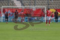 3. Liga - Saison 2025/26 - Energie Cottbus - FC Ingolstadt 04  - Der 0:1 Führungstreffer per Elfmeter durch Tolcay Cigerci (Nr.10 - FC Energie Cottbus) - Torwart Markus Ponath (Nr.1 - FC Ingolstadt 04) - jubel  - XXXXX - Foto: Meyer Jürgen
