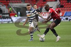 3.Liga - Saison 2022/2023 - FC Ingolstadt 04 -  MSV Duisburg - Moussa Doumbouya (Nr.27 - FCI) - Niclas Stierlin (Nr.23 - MSV Duisburg) - Foto: Meyer Jürgen