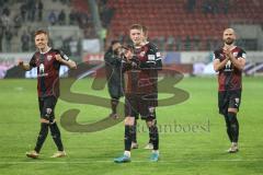 2.BL; FC Ingolstadt 04 - Erzgebirge Aue; Spieler bedanken sich bei den Fans, Christian Gebauer (22, FCI) Andreas Poulsen (2, FCI) Nico Antonitsch (5, FCI)