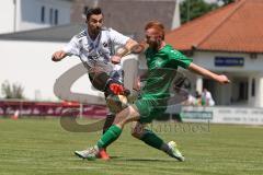 Kreisliga 1 - SV Manching II - TSV Hohenwart - Tobias Prückl weiss Hohenwart - Leonard Düsedau  grün Manching - Foto: Jürgen Meyer