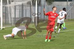 A-Junioren - Bundesliga Süd Fc Ingolstadt 04 - Eintracht Frabkfurt -  Hot Valentin rot FCI mit einer Torchance - Obert Juri Torwart Frankfurt - Foto: Meyer Jürgen