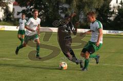 Kreisliga - SV Manching II — FC Fatih Spor Ingolstadt -  Boubacarr Saho schwarz Fatih Ingolstadt - Elias Bauer weiss Manching - Foto: Jürgen Meyer