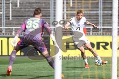 3. Liga; Borussia Dortmund II - FC Ingolstadt 04; Benjamin Kanuric (8, FCI) Torwart Marcel Laurentz Lotka (35 BVB2)