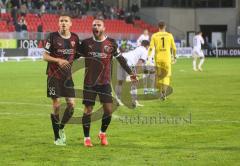 2.BL; SV Sandhausen - FC Ingolstadt 04 - die Torschützen Filip Bilbija (35, FCI) 0:1 und Fatih Kaya (9, FCI) 0:2 feiern mit den Fans