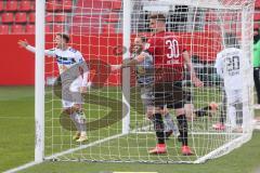 3. Liga - FC Ingolstadt 04 - Waldhof Mannheim - Stefan Kutschke (30, FCI) beschwert sich, Torwart Königsmann Timo (1 Mannheim) Marx Jan-Hendrik (26 Mannheim)