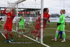 2. Frauen-Bundesliga - Saison 2021/2022 - FC Ingolstadt 04 - VFL Wolfsburg II - Der 1:0 Führungstreffer durch Fritz Anna-Lena (#19 FCI) - Wagner Melanie Torwart Wolfsburg - jubel - Maier Ramona (#18 FCI) - Foto: Meyer Jürgen