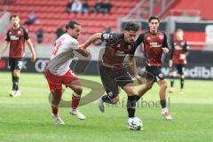 3. Liga; FC Ingolstadt 04 - Rot-Weiss Essen; Zweikampf Kampf um den Ball Dennis Kayigin (10, FCI) Rios Alonso José Enrique (23 RWE)