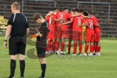 Bayernliga - U17 - Saison 2022/2023 - FC Ingolstadt 04 -  1860 München - Die Mannschaft bildet einen Kreis vor dem Spiel - Foto: Meyer Jürgen