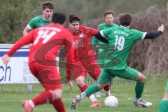 Kreisklasse - Saison 2025/26- TSV Pförring - SV Karlshuld-  - Simon Böck rot Pförring - Pascal Sladkowski grün Karlshuld - Foto: Meyer Jürgen