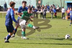 2023_10_28 - Kreisliga - Saison 2023/24 - SV Menning - FC Gerolfing  - Raymond Kreizer grün Gerolfing - Korbinian Rankl blau Menning - Foto: Meyer Jürgen