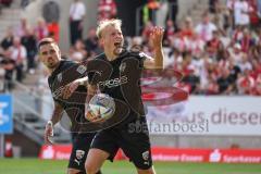 3. Liga; Rot-Weiss Essen - FC Ingolstadt 04; Anschlusstreffer 2:1 Tor Jubel Treffer Tobias Bech (11, FCI) mit Pascal Testroet (37, FCI)