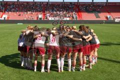 2. Bundesliga Frauen - Saison 2025/26 - FC Ingolstadt 04 Frauen - SC Sand -  Die Mannschaft bildet einen Kreis vor dem Spiel - Fans - Kulisse -  - XXXXX - Foto: Meyer Jürgen