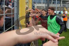 3.Liga - Saison 2022/2023 - TSV 1860 München - FC Ingolstadt 04 -  Das Spiel ist aus - Jubel  - Die Mannschaft bedankt sich bei den Fans -Tanzen - Torwart Markus  Ponath (Nr.40 - FCI) - Foto: Meyer Jürgen