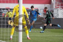 2.BL; Testspiel; FC Ingolstadt 04 - SpVgg Greuther Fürth; Merlin Röhl (34, FCI) Torwart Linde Andreas (26 Fürth) Marvin Weiß (31 Fürth)