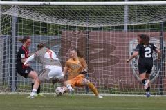 2. Bundesliga Frauen - Saison 2025/26 - FC Ingolstadt 04 Frauen - FCB München II - Ina Timmermann (Nr.15 - FC Ingolstadt Frauen I) - Torwart Anna-Lena Daum (Nr.22 - FC Ingolstadt Frauen I) - Terakaj Elira rot FCB  - Foto: Meyer Jürgen