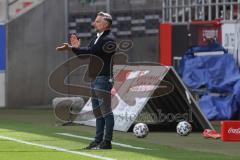 3. Liga - FC Ingolstadt 04 - TSV 1860 München - Cheftrainer Tomas Oral (FCI) klatscht