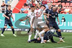 3. Liga; FC Ingolstadt 04 - SpVgg Unterhaching; Zweikampf Kampf um den Ball Julian Kügel (31, FCI) Lukas Fröde (34, FCI) Lamby Max (3 SpVgg) Westermeier Ben (6 SpVgg)