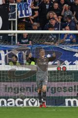 2.BL; Karlsruher SC - FC Ingolstadt 04; Torwart Robert Jendrusch (1, FCI) fordert seine Mitspieler, Schei