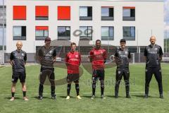 2. Bundesliga - FC Ingolstadt 04 - Trainingsauftakt mit neuem Trainerteam - Neuzugänge von links, Athletik-Trainer Luca Schuster (FCI) Co-Trainer Thomas Karg (FCI) Jan Hendrik Marx (26, FCI) Yassin Ben Balla (28, FCI) Cheftrainer Roberto Pätzold (FCI) Tor