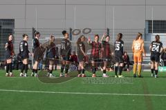 2. Bundesliga Frauen - Saison 2025/26 - FC Ingolstadt 04 Frauen - VFR SW Warbeyen  - die Spieler begrüßen die Fans - XXXXX - Foto: Meyer Jürgen