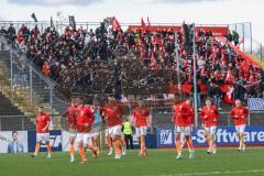 3. Liga; SSV Ulm 1846 - FC Ingolstadt 04; vor dem Spiel Spieler bedanken sich bei den Fans