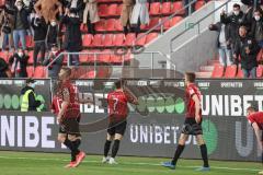 Relegation 1 - FC Ingolstadt 04 - VfL Osnabrück - Tor Jubel, Dennis Eckert Ayensa (7, FCI) überwindet Torwart Kühn Philipp (22 VfL) zum 3:0, Jubel mit den Fans, Tobias Schröck (21, FCI) Dominik Franke (3 FCI) Filip Bilbija (35, FCI) Marc Stendera (10, FCI