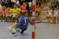 Lotto Bayern Hallencup - Lindenkreuzhalle Saison 2024/25 - FC Hitzhofen - SV Manching - Thomas Geisler TW Manching - Nico Seitz gelb Hitzhofen - Foto: Meyer Jürgen