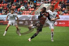 3. Liga - Saison 2026/27 - FC Ingolstadt 04 - SV Wehen Wiesbaden - Obed Ugondu (Nr.17 - FCI) - Florian Hübner (Nr.19 - Wehen/Wiesbaden) - Foto: Meyer Jürgen