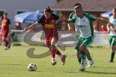 Freundschaftsspiel- Saison 2025/26- SV Kasing - FC Geisenfeld- - Emre Erbas rot Kasing - Stefan Hoffmann rechts grün Geisenfeld - Foto: Meyer Jürgen