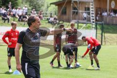 3. Liga; FC Ingolstadt 04 - Trainingslager Südtirol, Cheftrainer Rüdiger Rehm (FCI) Anweisungen