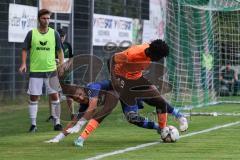 Toto-Pokal; SV Hutthurm - FC Ingolstadt 04; Torwart Joseph Breinbauer (1 SVH) Zweikampf Kampf um den Ball mit Michael Udebuluzor (44, FCI) an der Linie