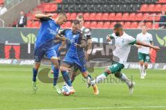 2.BL; FC Ingolstadt 04 - Werder Bremen, Filip Bilbija (35, FCI) Patrick Schmidt (32, FCI) Mbom Jean-Manuel (34 Bremen) stört