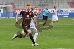 2.BL; FC Ingolstadt 04 - SG Dynamo Dresden; Christian Gebauer (22, FCI) Zweikampf Kampf um den Ball