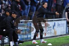 Toto Pokal; FC Sportfreunde Schwaig - FC Ingolstadt 04; an der Seitenlinie, Spielerbank regt sich auf Cheftrainerin Sabrina Wittmann (FCI)