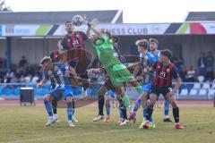 Toto-Pokal; FV Illertissen - FC Ingolstadt 04; Zweikampf Kampf um den Ball Torchance verpasst Pascal Testroet (37, FCI) Torwart Ponath Markus (1 FVI) Deniz Zeitler (38, FCI)