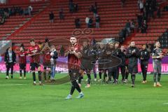 3. Liga; FC Ingolstadt 04 - FSV Zwickau; Spieler bedanken sich bei den Fans, Ehrenrunde, Pascal Testroet (37, FCI)