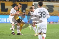 3. Liga; Dynamo Dresden - FC Ingolstadt 04; Zweikampf Kampf um den Ball Mladen Cvjetinovic (19, FCI) Kutschke Stefan (30 DD) Yannick Deichmann (20, FCI)