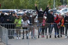 Relegation 1 - FC Ingolstadt 04 - VfL Osnabrück - Spiel ist aus, 3:0 Sieg, die Schanzer kommen zu den Fans vor dem Stadion, Jubel Feier