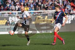 2.BL; Holstein Kiel - FC Ingolstadt 04 - Nico Antonitsch (5, FCI) Pichler Benedikt (17 Kiel)