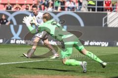 3. Liga; FC Ingolstadt 04 - Hannover 96 II; Torchance verpasst Ryan Malone (16, FCI) Torwart Stahl Toni (1 H96)