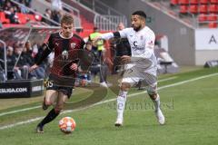 2.BL; FC Ingolstadt 04 - FC ST. Pauli; Zweikampf Kampf um den Ball Filip Bilbija (35, FCI) Kyereh Daniel-Kofi (17 Pauli)