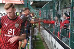 3.Liga - Saison 2023/2024 - SC Verl - FC Ingolstadt 04 - Die Mannschaft bedankt sich bei den Fans -  Abklatschen - Julian  Klügl (Nr.31 - FCI) -  - Foto: Meyer Jürgen