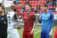 3. Liga; FC Ingolstadt 04 - SV Waldhof Mannheim; vor dem Spiel Boyd Terrence (13 SVWM) Simon Lorenz (32, FCI) Torwart David Klein (47, FCI)