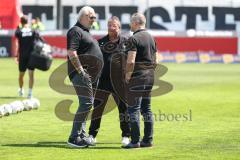 3. Liga; TSV 1860 München - FC Ingolstadt 04; Vorsitzender des Vorstandes Peter Jackwerth (FCI) im Gespräch mit Manfred Paula (TSV) und Cheftrainer Markus Kauczinski (TSV)