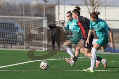 2. Bundesliga Frauen - Saison 2025/26 - FC Ingolstadt 04 Frauen - VFR SW Warbeyen  - Emma Kusch (Nr.9 - FC Ingolstadt Frauen I) - Howard Hayley Ann grün Warbeyen - Foto: Meyer Jürgen