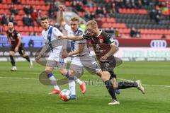 2.BL; FC Ingolstadt 04 - Karlsruher SC; Strum Zweikampf Kampf um den Ball Maximilian Beister (11, FCI) Thiede Marco (21 KSC) Wanitzek Marvin (10 KSC)