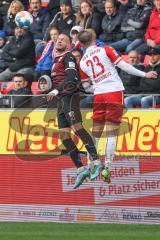 2.BL; SSV Jahn Regensburg - FC Ingolstadt 04; Zweikampf Kampf um den Ball Patrick Schmidt (32, FCI) Steve Breitkreuz (23 Jahn)