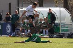 Fussball - Kreisliga - FC Gerolfing - SV Karlshuld - Anastasios Porfyriadis weiss Gerolfing - Daniel Hammer grün Karlshuld - Foto: Meyer Jürgen