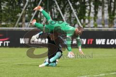 Bezirksliga - Saison 2024/25 - FC Gerolfing - SV Waldeck-München - Florian Grosz (Nr.7 - FC Gerolfing) - Fabian Fahr Torwart Waldeck - Foto: Meyer Jürgen